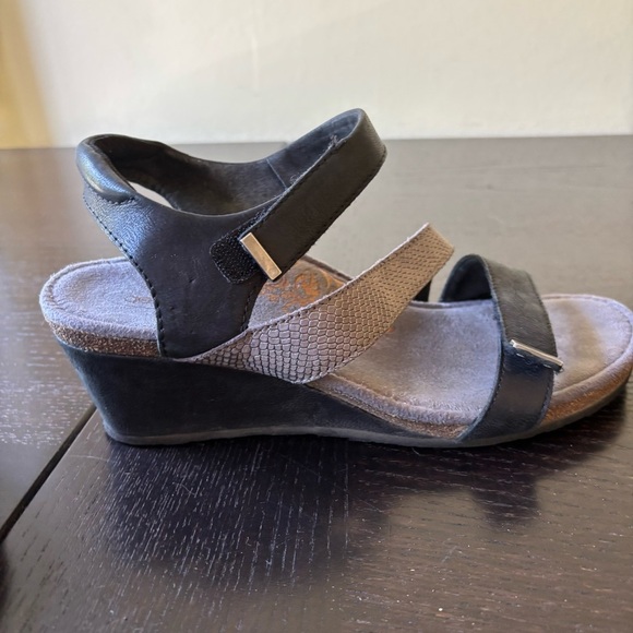 Aetrex 8 Snake skin Bryn walking sandal - Picture 7 of 11